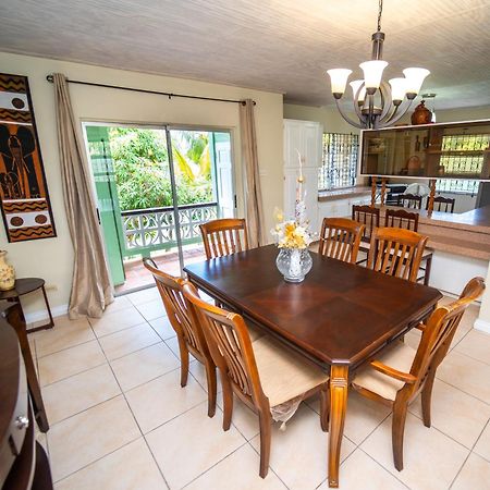 Spacious 3-Bedroom Home - Regency Park Bridgetown Exterior foto